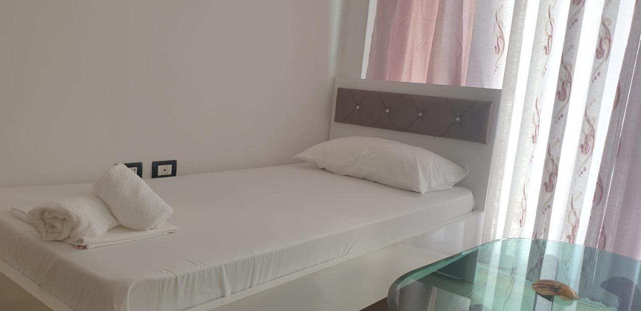 Redsun Apartment Vlorë 外观 照片
