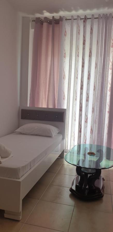Redsun Apartment Vlorë 外观 照片