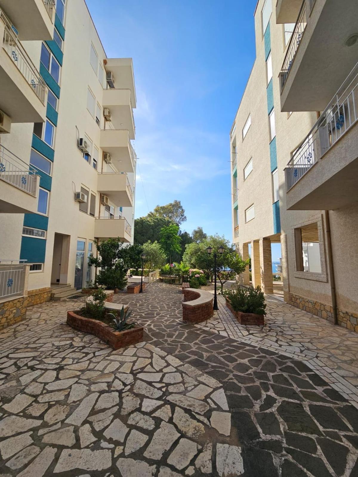 Redsun Apartment Vlorë 外观 照片