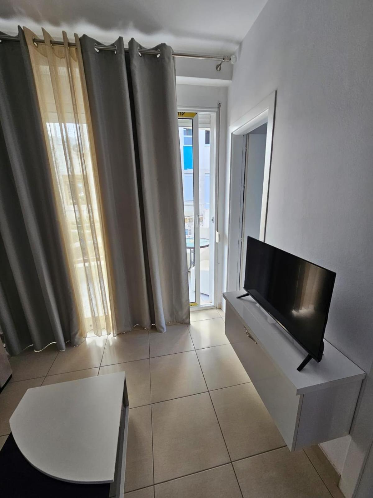 Redsun Apartment Vlorë 外观 照片