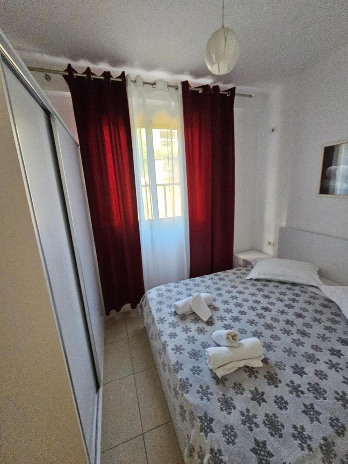 Redsun Apartment Vlorë 外观 照片