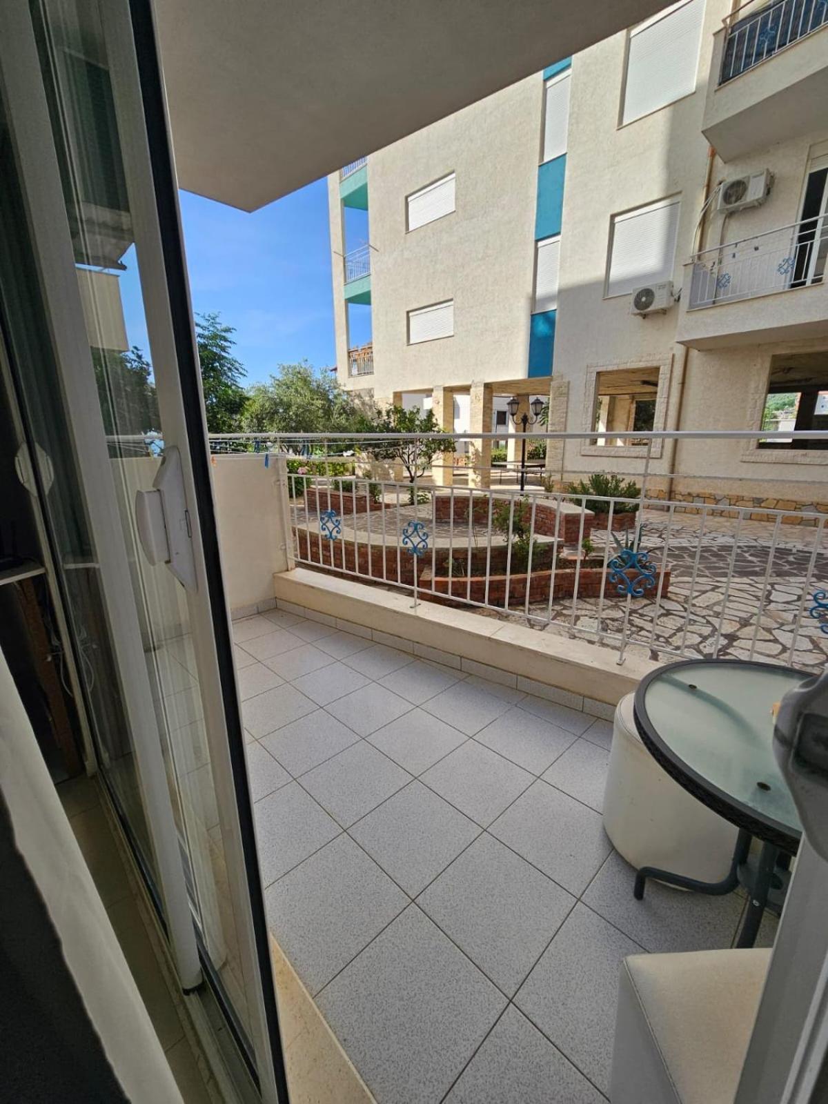 Redsun Apartment Vlorë 外观 照片