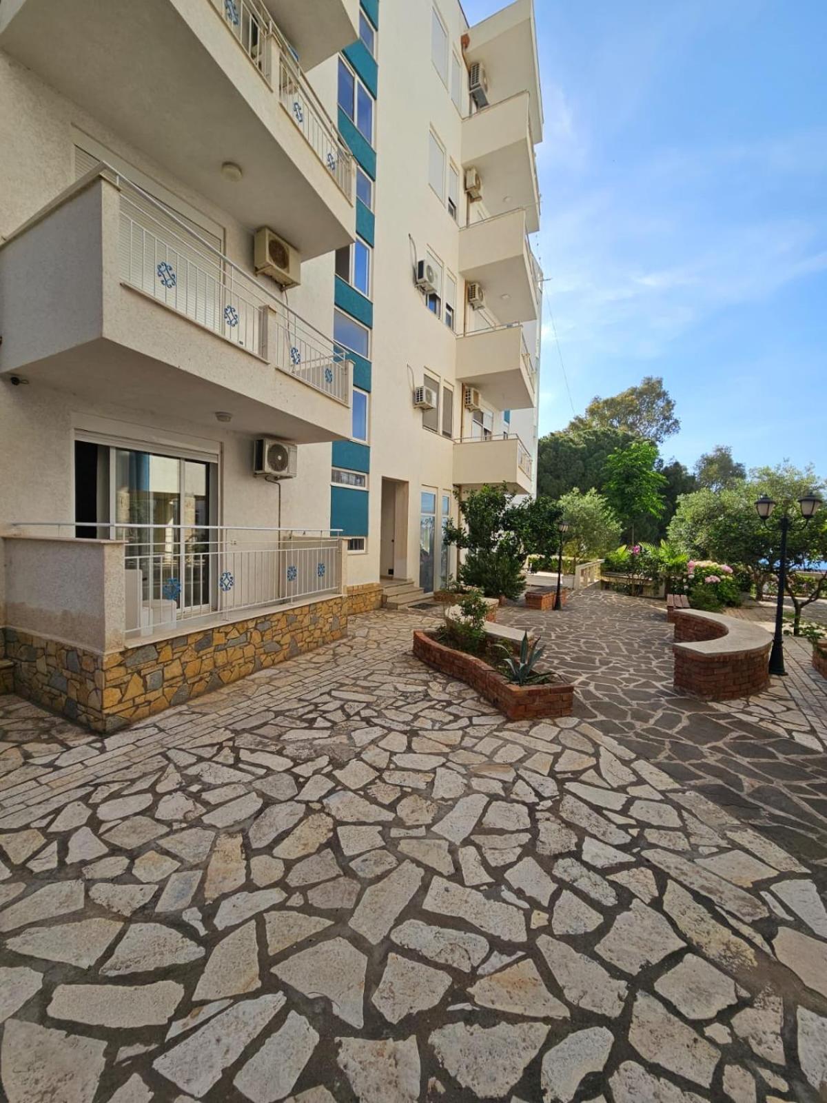 Redsun Apartment Vlorë 外观 照片