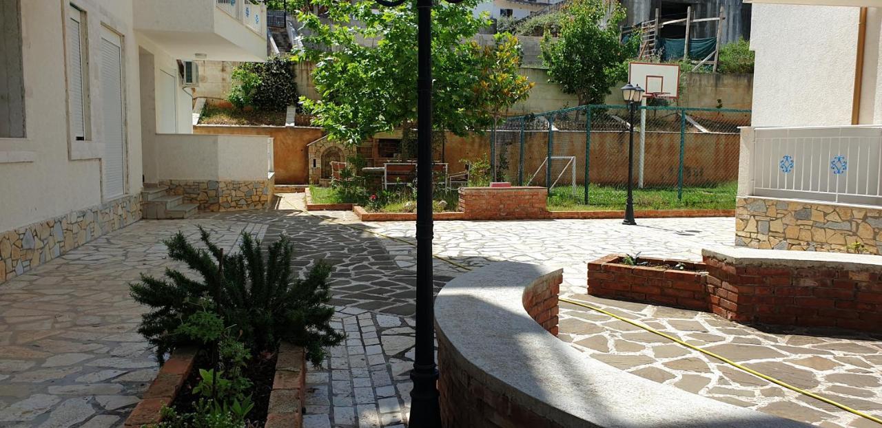 Redsun Apartment Vlorë 外观 照片